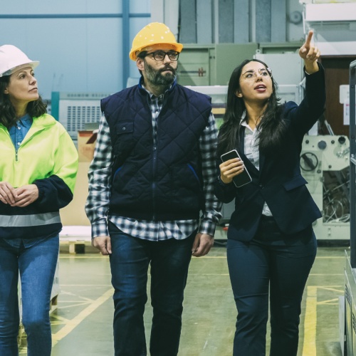 Energy optimization meeting on industrial factory floor